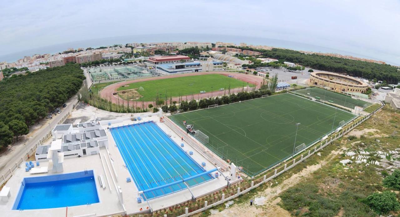Semi-Detached Adosado Con Encanto -130 M2 - Wifi 600 Mb - Piscina Comunitaria - Patio Privado Torremolinos Esterno foto