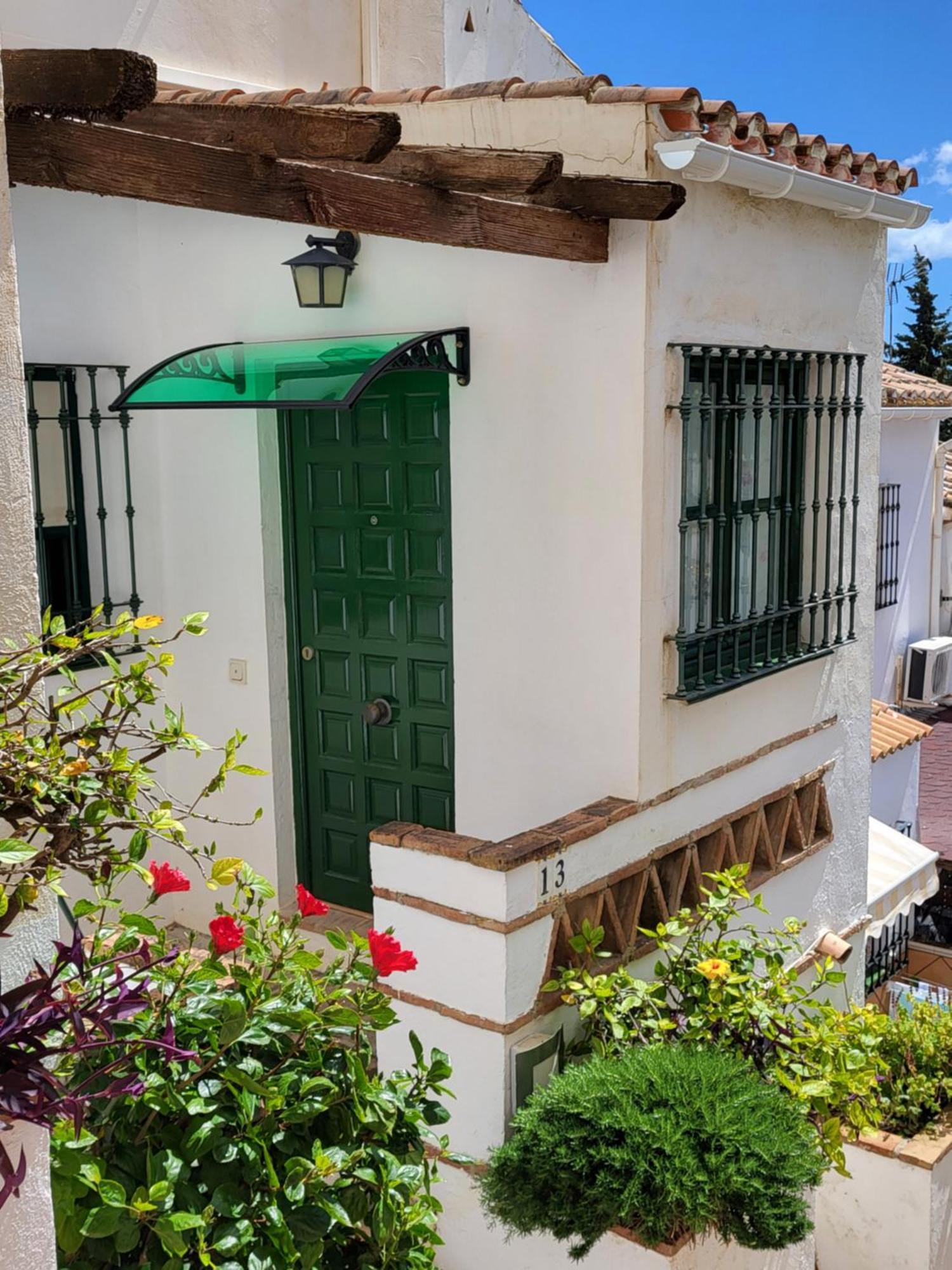 Semi-Detached Adosado Con Encanto -130 M2 - Wifi 600 Mb - Piscina Comunitaria - Patio Privado Torremolinos Esterno foto